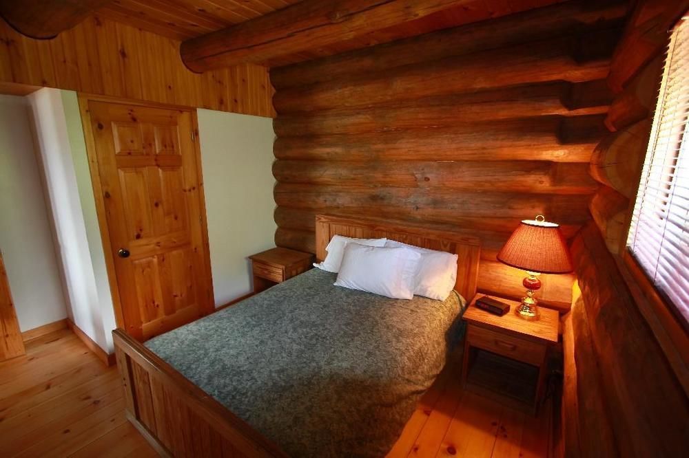 Wilderness Tours Rafting Resort Foresters Falls 外观 照片
