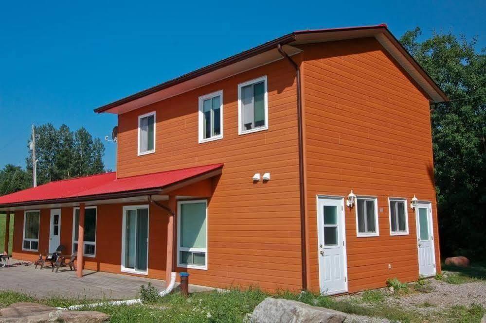 Wilderness Tours Rafting Resort Foresters Falls 外观 照片